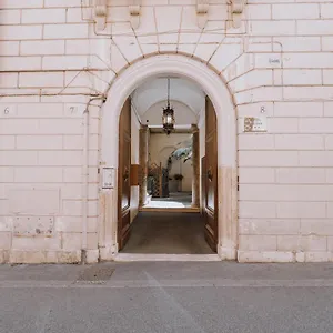 Navona Nest , Roma Italia